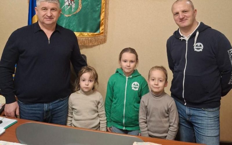 Школярі з ліцею на Олевщині зібрали 16 тис. грн на підтримку захисників