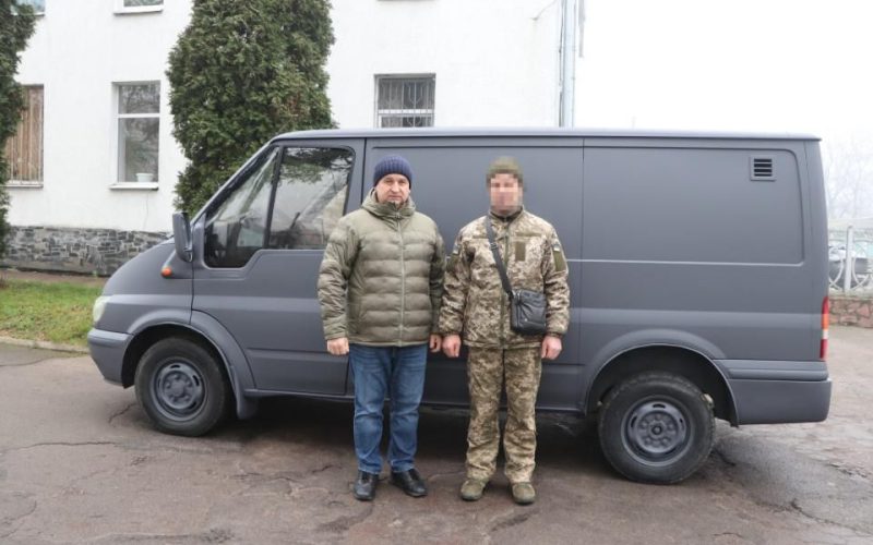 Олевська громада відновила та передала земляку на фронт автомобіль