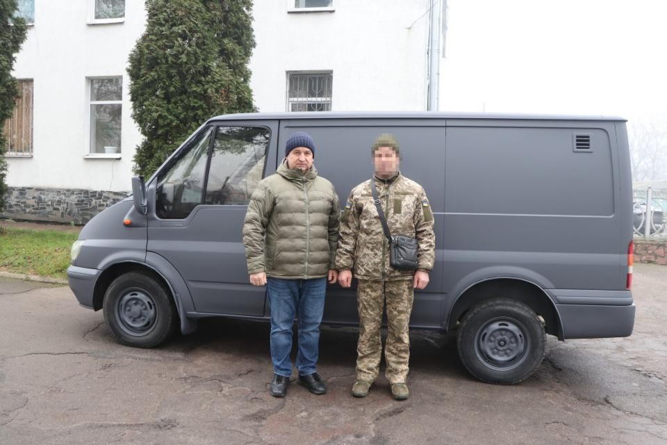 Олевська громада відновила та передала земляку на фронт автомобіль