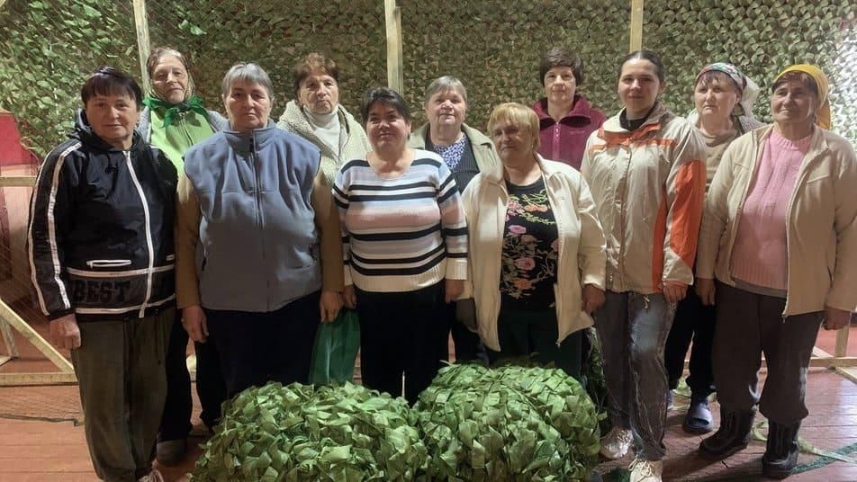 Борщ у термосі, ящики з хлібом і сотні порцій щодня: історія волонтерської команди з Олевська