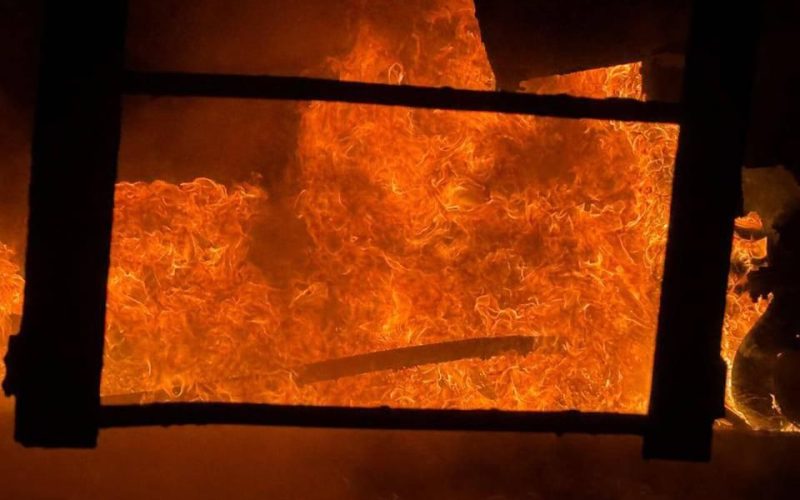 Нічна атака на Житомирщину: поранено двох працівників, триває ліквідація пожеж