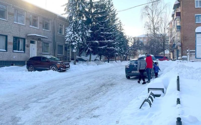 Якубовський про ожеледицю в Коростені: При низьких температурах сіль не працює