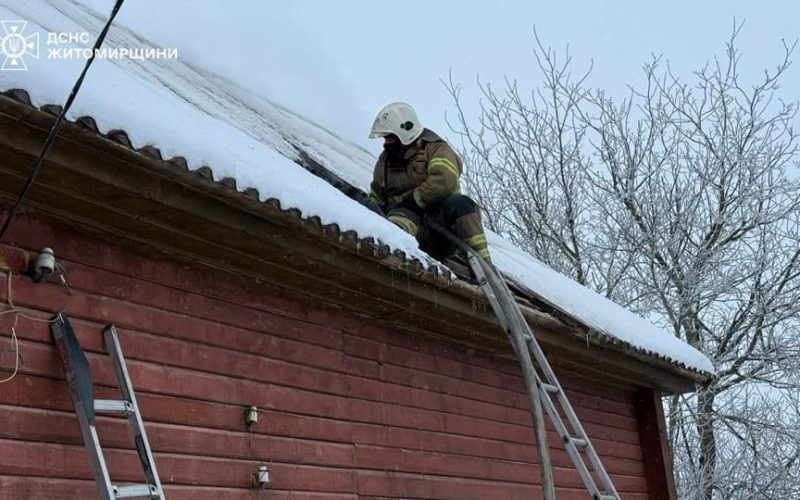 Овруцькі рятувальники за добу тричі виїжджали на пожежі, одна з них — у Раківщині