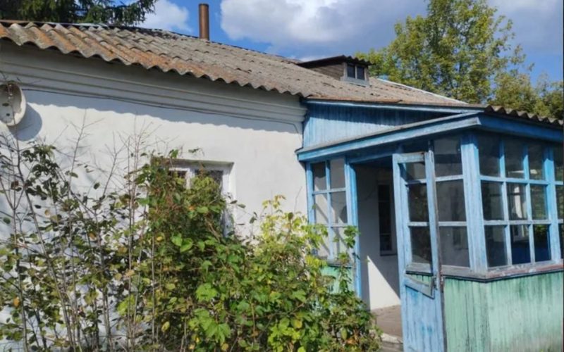 У Лугинах “з молотка” за понад 150 тис. грн хочуть продати нежитлову будівлю з сараєм та туалетом