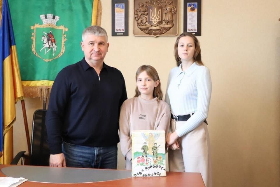Дві сестрички з села Олевської громади на новорічні свята зібрали 10 тис. грн на потреби військових