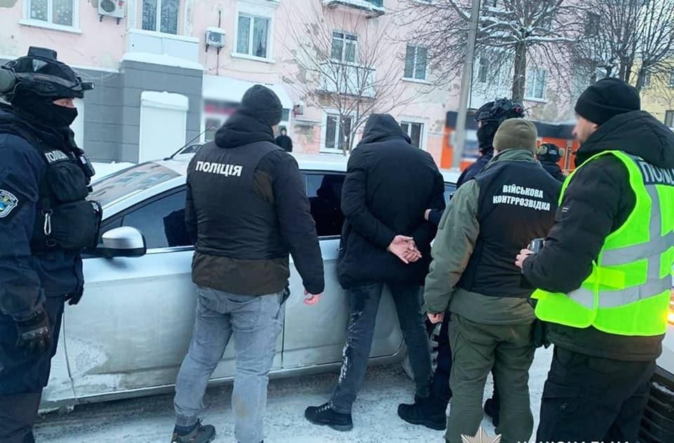 Зняття з “розшуку” за 1500 доларів: на Коростенщині затримали двох військовослужбовців ТЦК за підозрою у хабарництві