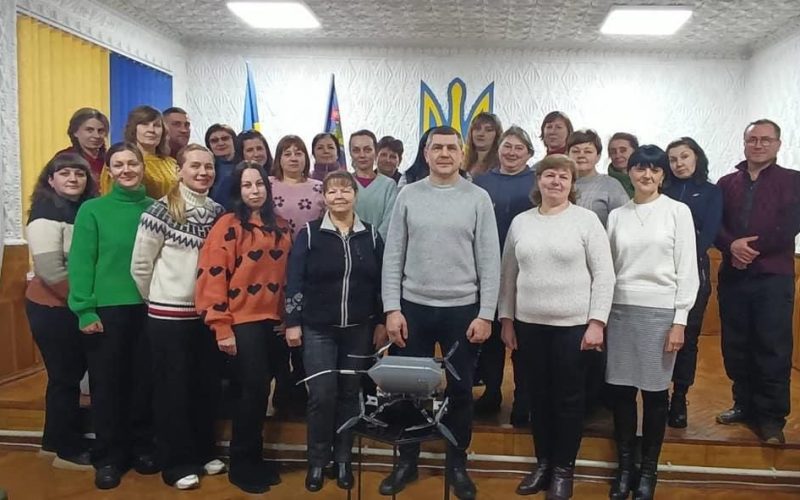 Волонтерка передала трофейний БПЛА Чоповицькій селищній раді за найбільший донат