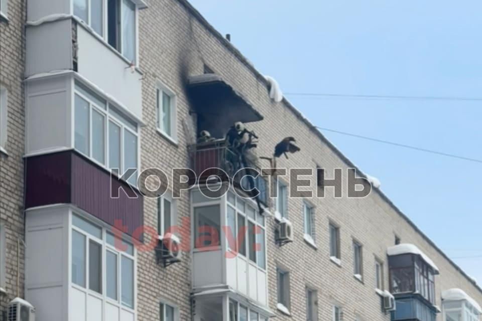 У Коростені спалахнула квартира в багатоповерхівці: госпіталізували жінку