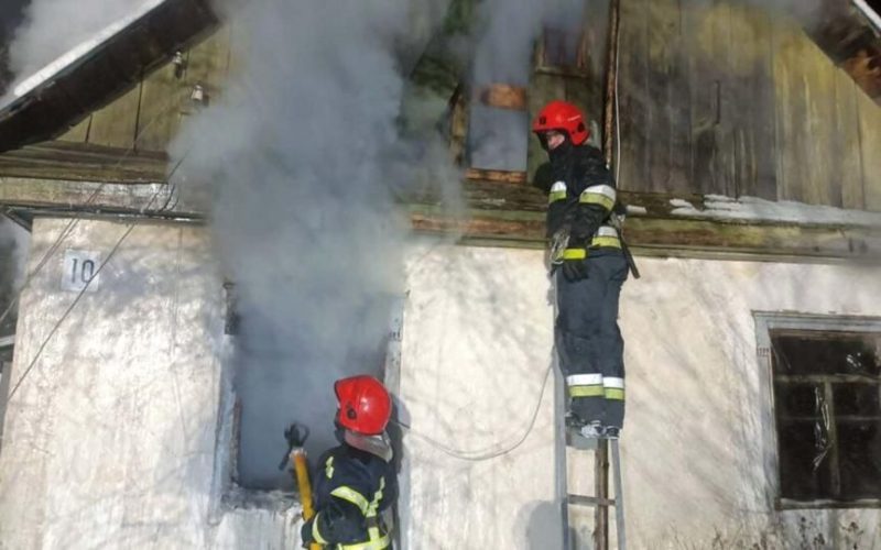 Сажа в коминах, короткі замикання та підпали: у Коростенській громаді зростає кількість пожеж