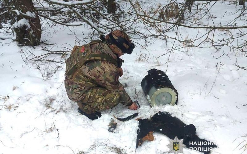 Після обстрілів на Житомирщині виявляють нерозірвані боєприпаси: поліція закликає до обережності