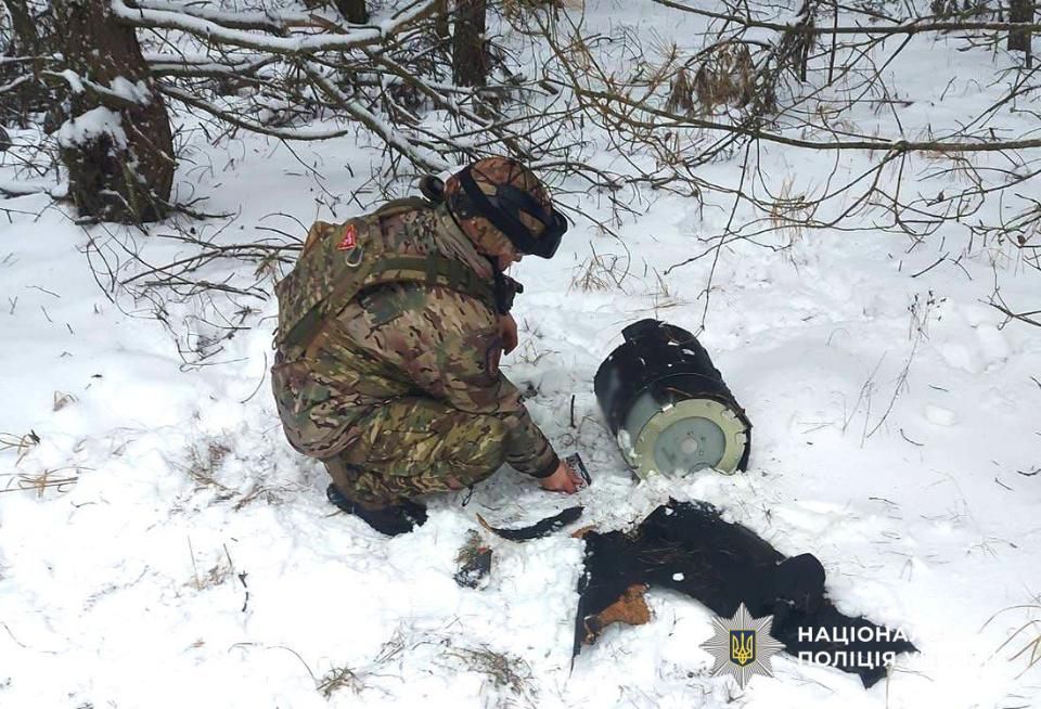 Після обстрілів на Житомирщині виявляють нерозірвані боєприпаси: поліція закликає до обережності