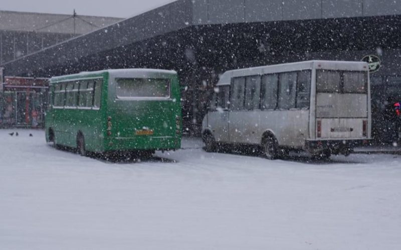 Через погодні умови призупинені автобусні рейси в напрямку двох сіл Олевщини