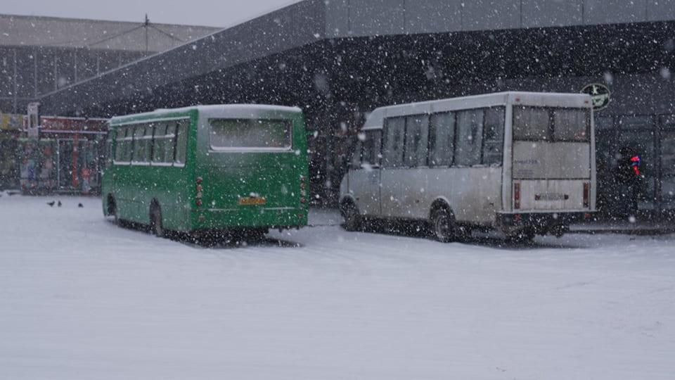 Через погодні умови призупинені автобусні рейси в напрямку двох сіл Олевщини