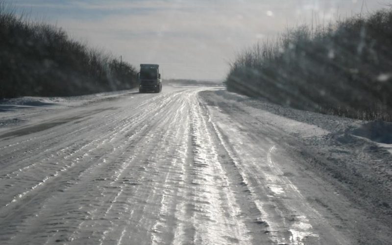 Через ожеледицю в Овручі призупинили рух транспорту та перевели ліцеї на “дистанційку”