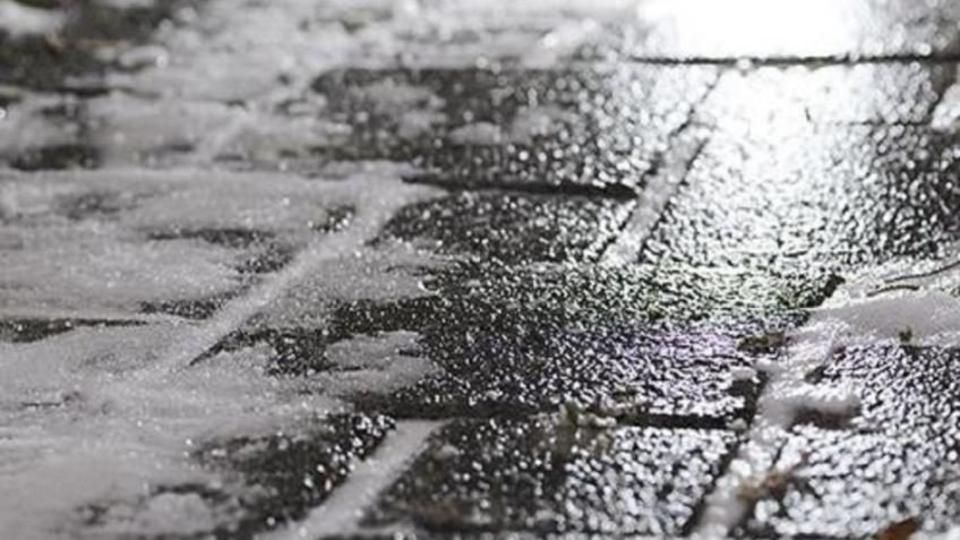 У Коростені оголосили жовтий рівень небезпеки через ожеледь