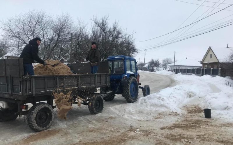 Ожеледиця паралізувала Овруцьку громаду: школи працюватимуть дистанційно, дитсадки – зачинені
