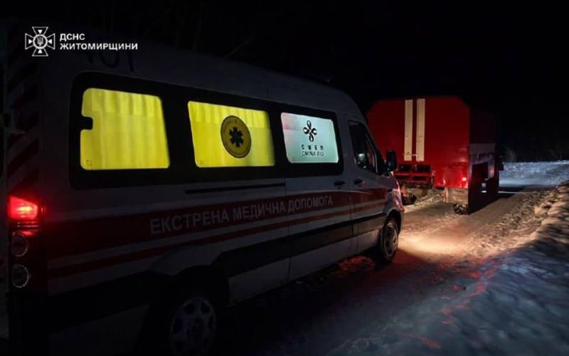 На Коростенщині рятувальники допомогли “швидкій” з хворою людиною та витягли дві вантажівки з бездоріжжя