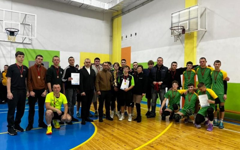 В Олевську провели благодійний волейбольний турнір: зібрали 11 тис. грн для ЗСУ
