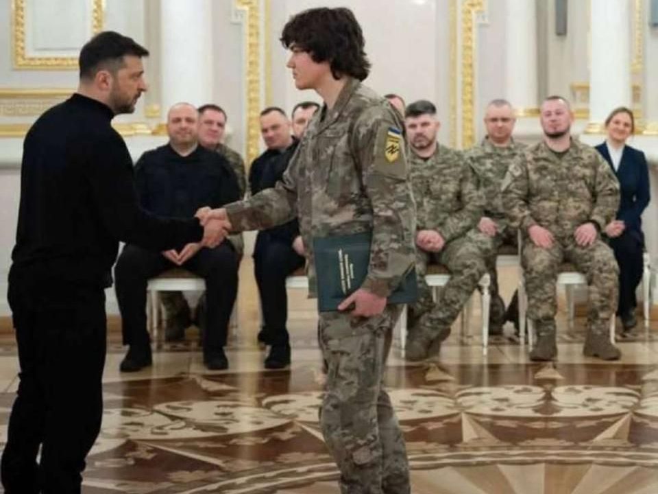 За героїчний вчинок у бою азовця з Житомирщини нагородили «Хрестом бойових заслуг»