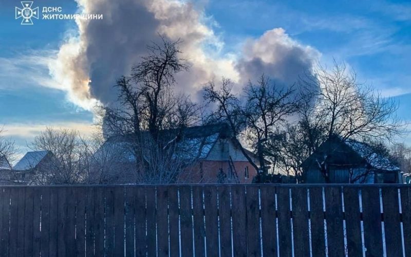 У селі Малинської громади 8 рятувальників ліквідовували пожежу в житловому будинку