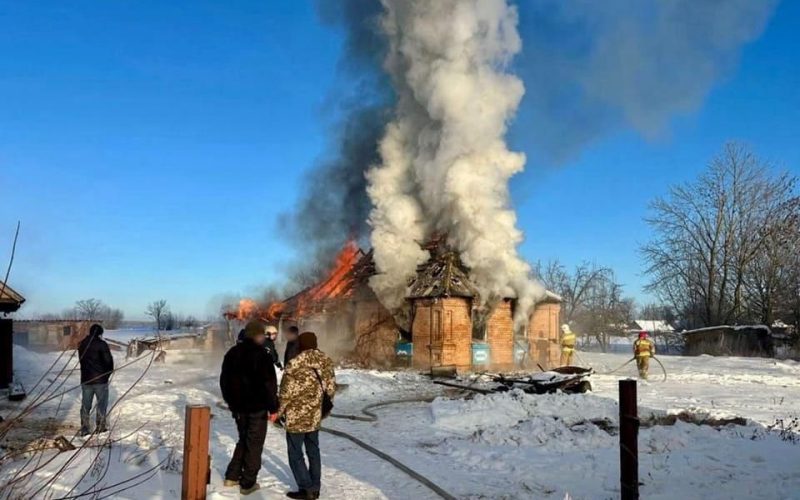 На пожежі в селі Житомирської області загинула однорічна дитина: старша врятувалась