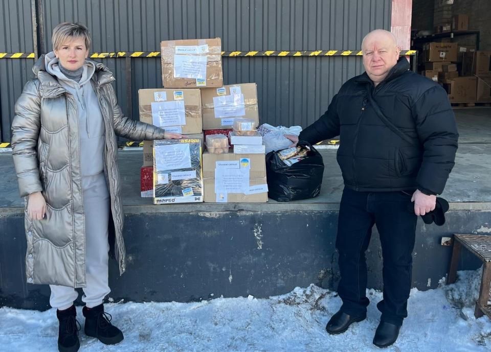 На Овруччині учні та вчителі виготовили 200 окопних свічок для військових