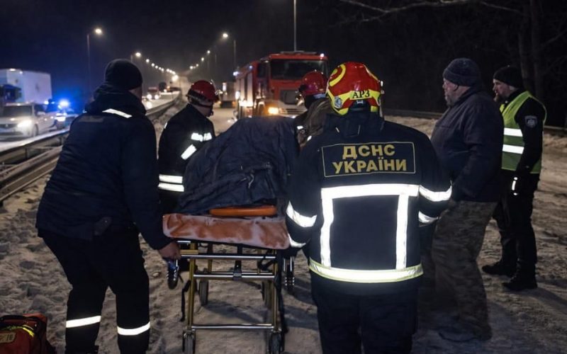 Масштабна ДТП на Житомирщині: зіштовхнулися 11 легкових та вантажних автомобілів