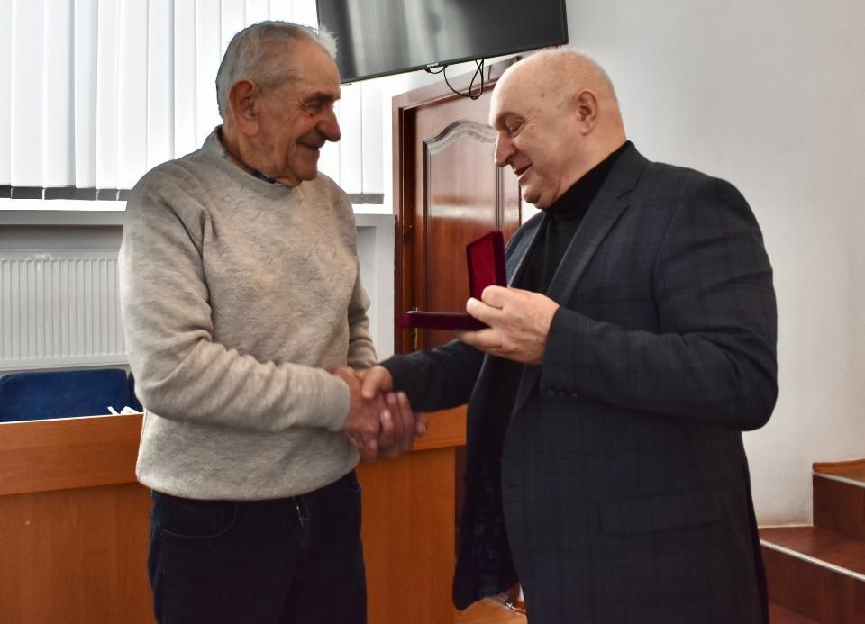 За внесок у розвиток громади: Почесного громадянина Коростеня нагородили орденом “За заслуги”