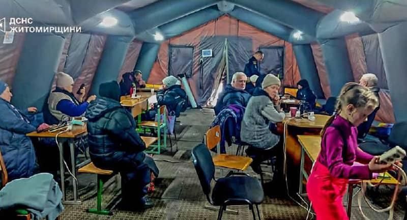 Четвертий тиждень у режимі 24/7: рятувальники з Житомирщини допомагають Києву долати наслідки аварій