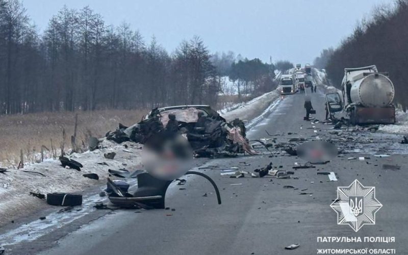 Неподалік Малина сталася ДТП із загиблими: рух транспорту перекрито в обох напрямках