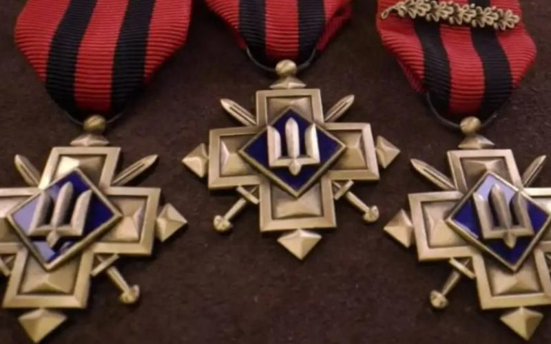 Захисника з Олевської громади Миколу Кондратовця відзначили “Золотим хрестом”