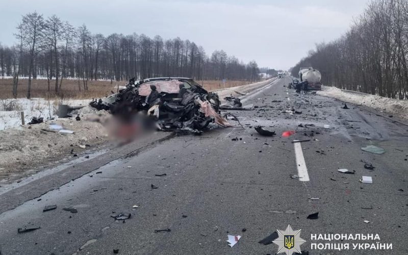 Подробиці ДТП на автодорозі біля Малина: вантажівка зіштовхнулася з Volkswagen, один водій загинув