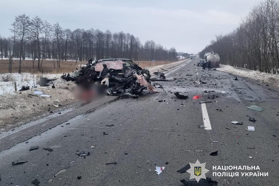 Подробиці ДТП на автодорозі біля Малина: вантажівка зіштовхнулася з Volkswagen, один водій загинув