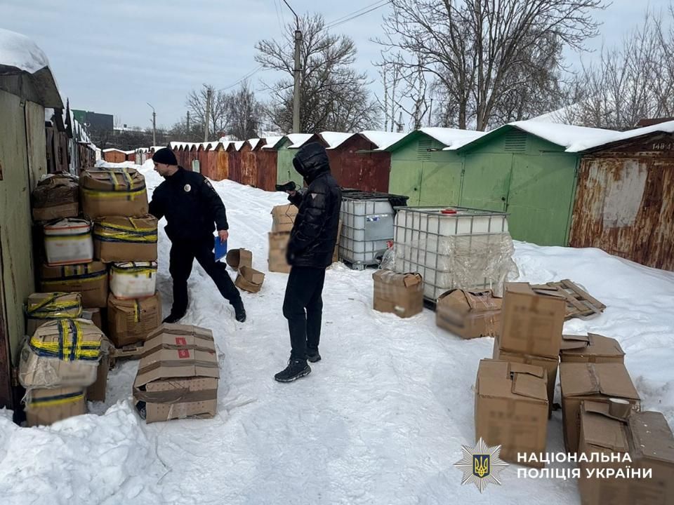 Підприємців з Коростенщини викрили у збуті контрафактного алкоголю та цигарок: поліція провела 27 обшуків у двох областях
