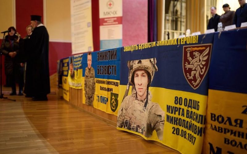 Представник Омбудсмана і нардепи зустрілися з родинами полонених та зниклих безвісти військових із Коростенського району