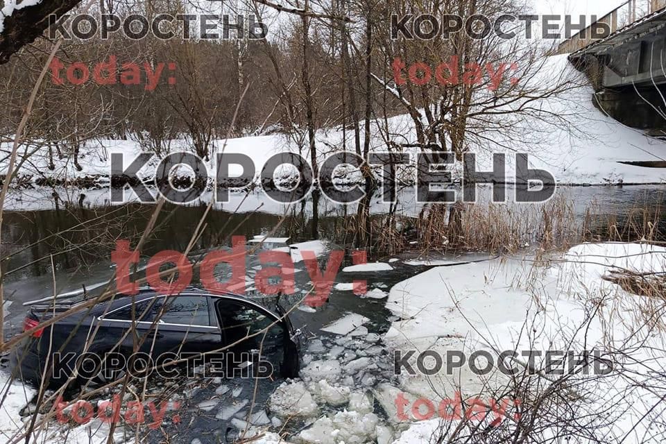 Коростенець на Audi з’їхав у річку, – у поліції розповіли подробиці події на автодорозі в напрямку Житомира