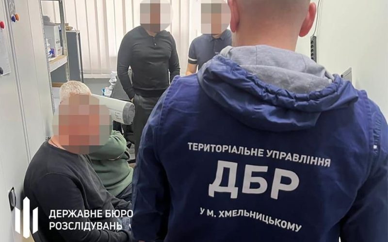 Три роки платив зарплату відсутнім працівникам: у місті Житомирської області засудили заступника начальника колонії