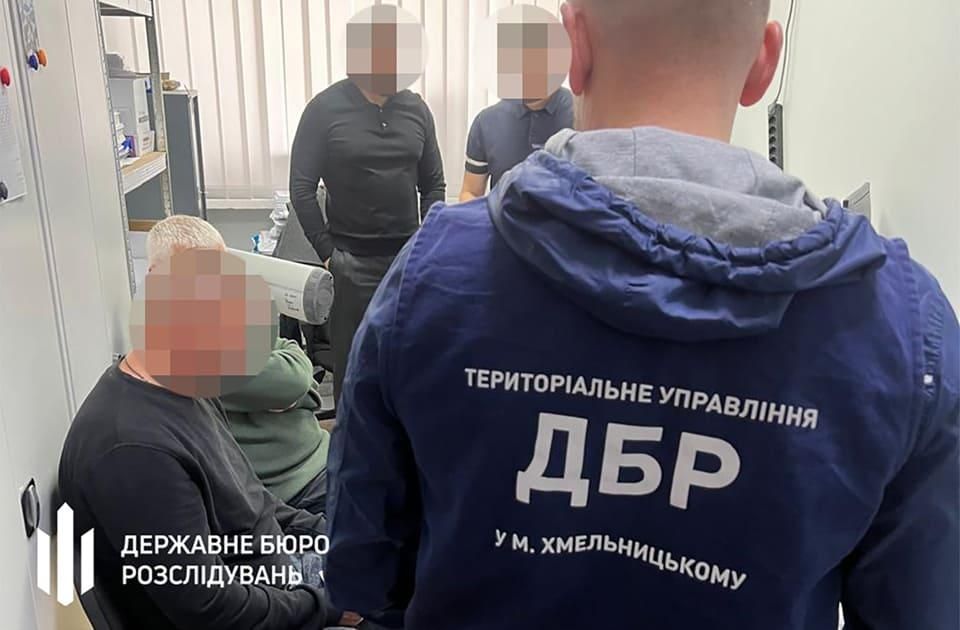 Три роки платив зарплату відсутнім працівникам: у місті Житомирської області засудили заступника начальника колонії