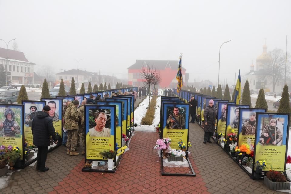 В Олевську в день річниці повномасштабного вторгнення відбувся мітинг і молитва за Україну