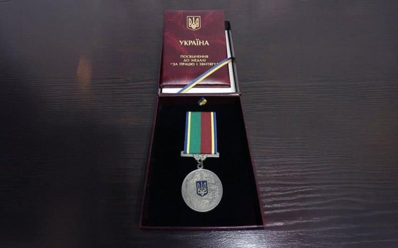 Електрозварник із Коростеня отримав державну нагороду від Президента