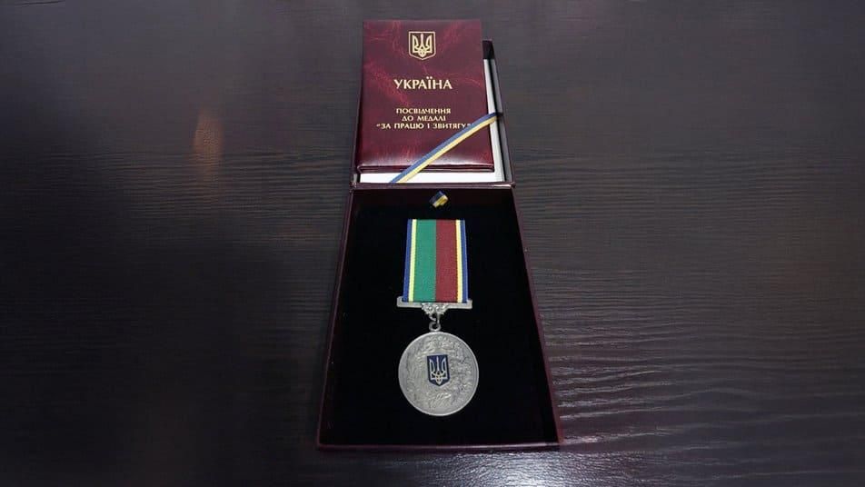 Електрозварник із Коростеня отримав державну нагороду від Президента