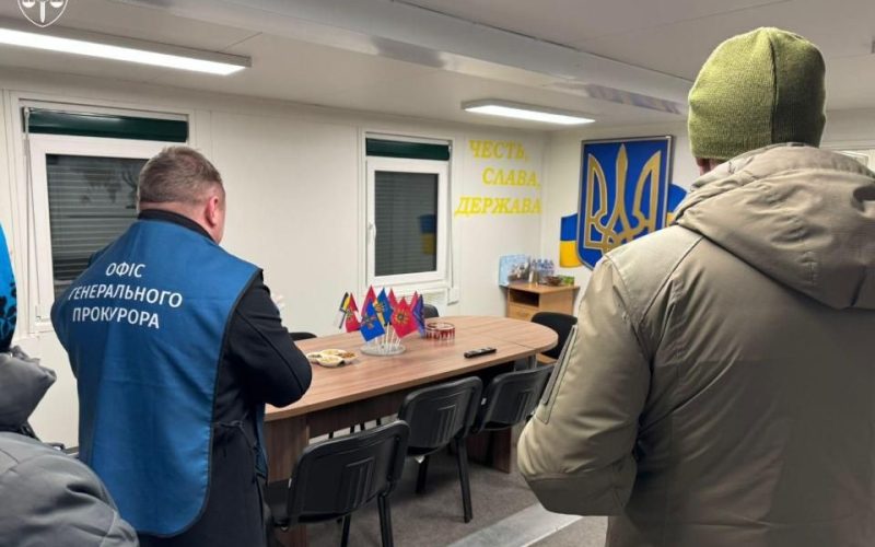 Начальника управління СБУ на Житомирщині затримали під час отримання хабаря: вилучено понад 300  тис. доларів