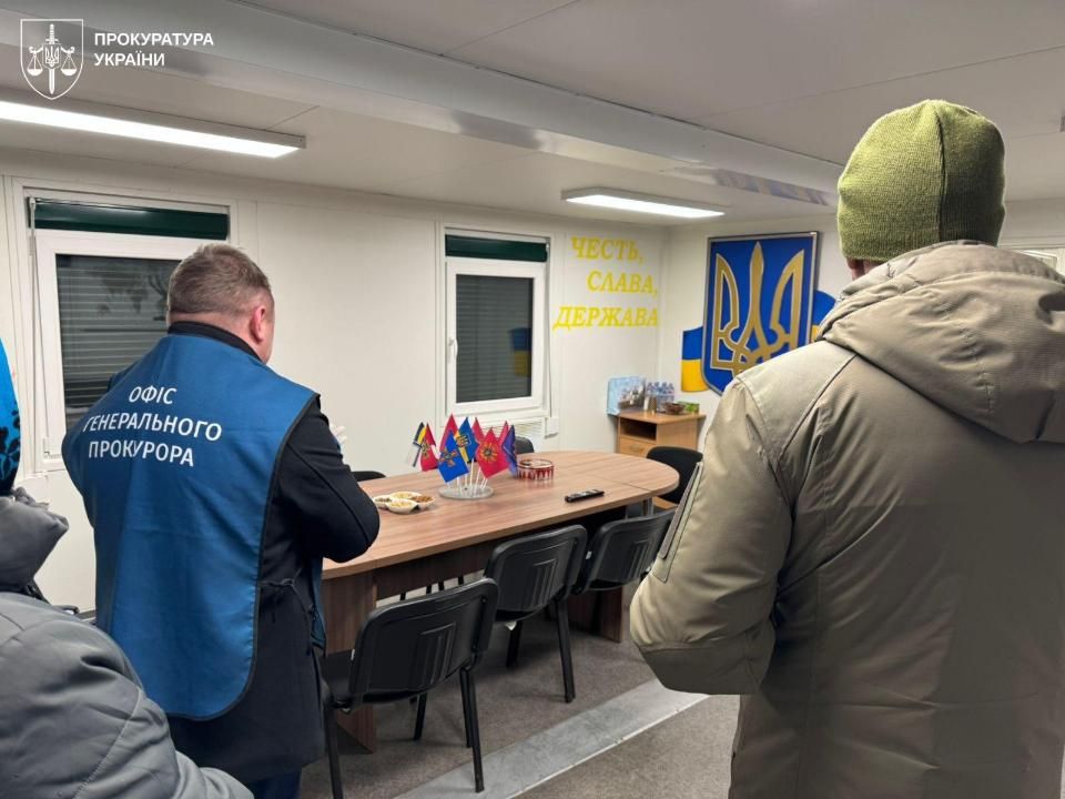 Начальника управління СБУ на Житомирщині затримали під час отримання хабаря: вилучено понад 300  тис. доларів