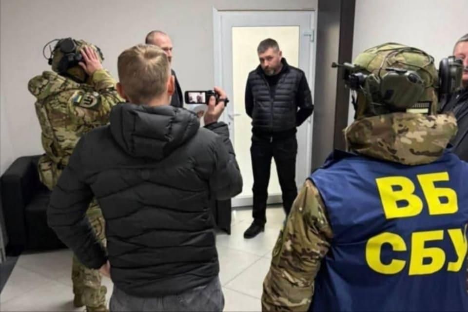 Командувач логістики ЗСУ та очільник УСБУ на Житомирщині отримали підозри