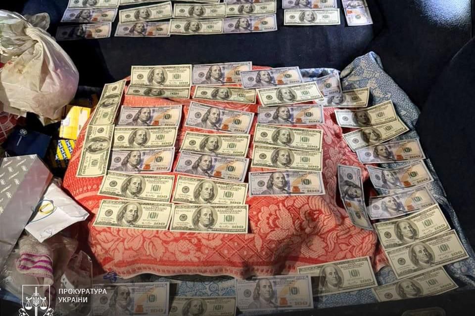 На Хмельниччині судитимуть правоохоронців, які вимагали понад 5 тис. доларів за переведення військового до Житомирської області