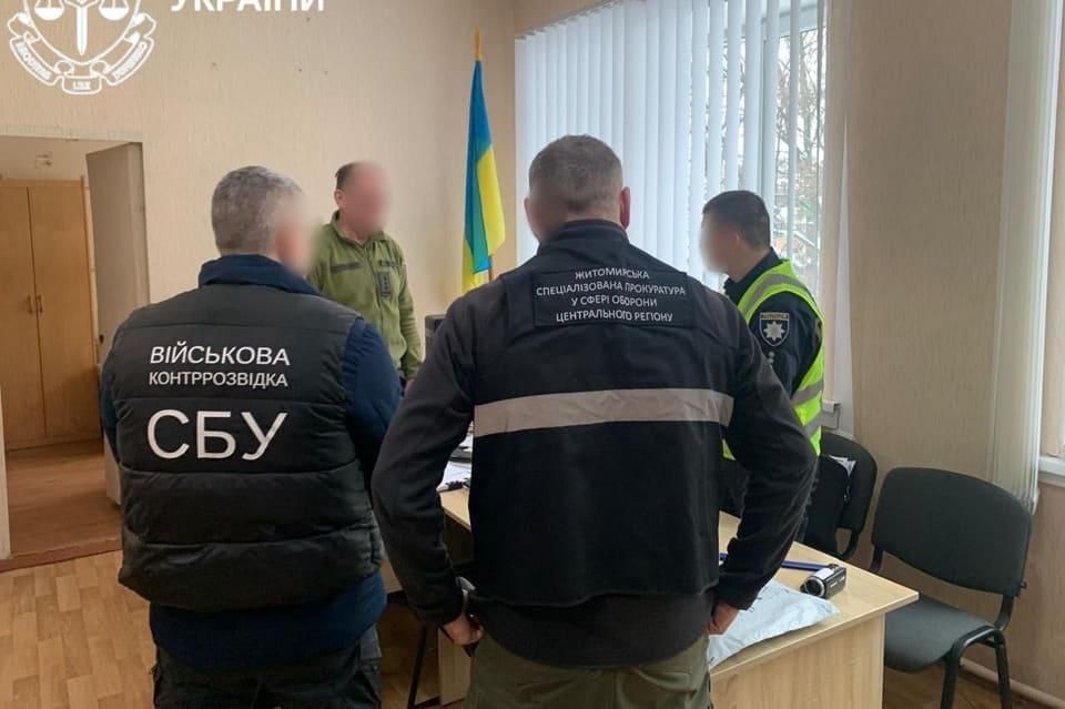 Корупційна схема з пальним: начальнику КЕЧ Житомирщини повідомили про підозру у збитках на 8,3 млн грн