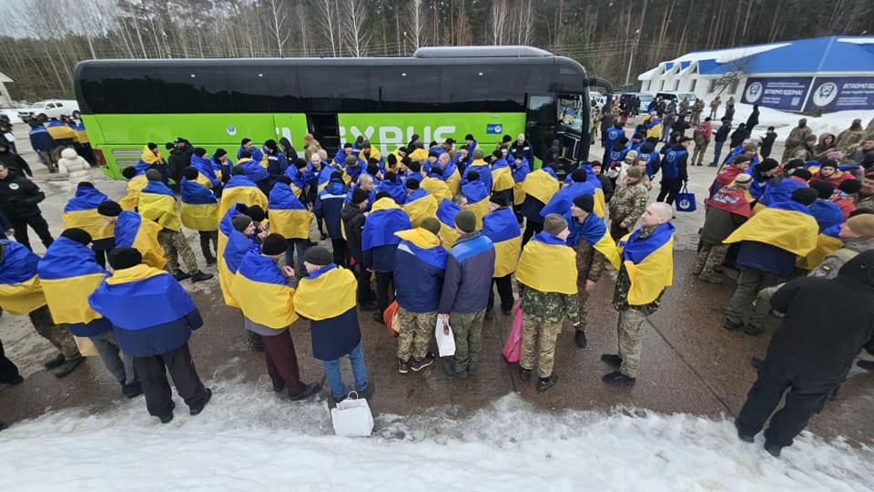Додому повертаються 200 захисників: серед них бійці ЗСУ, Держспецтранспорту, нацгвардійці та прикордонники