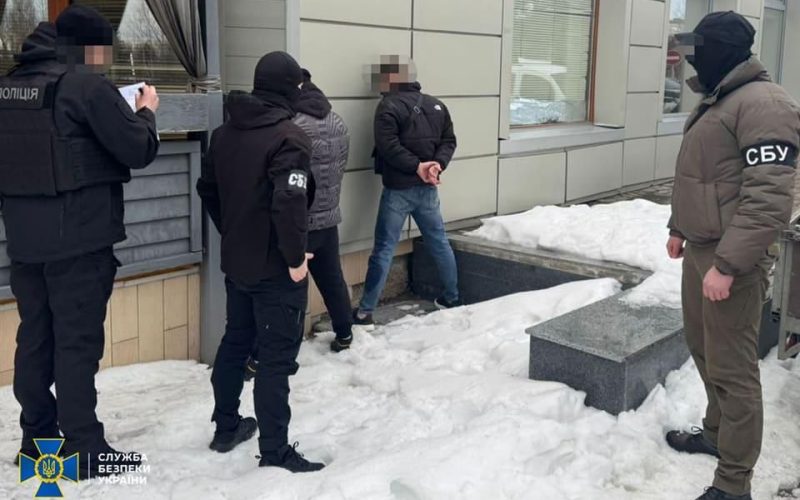 На Житомирщині викрили схему, яка дозволяла ухилянтам уникати повісток