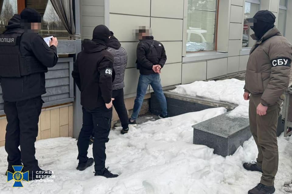 На Житомирщині викрили схему, яка дозволяла ухилянтам уникати повісток