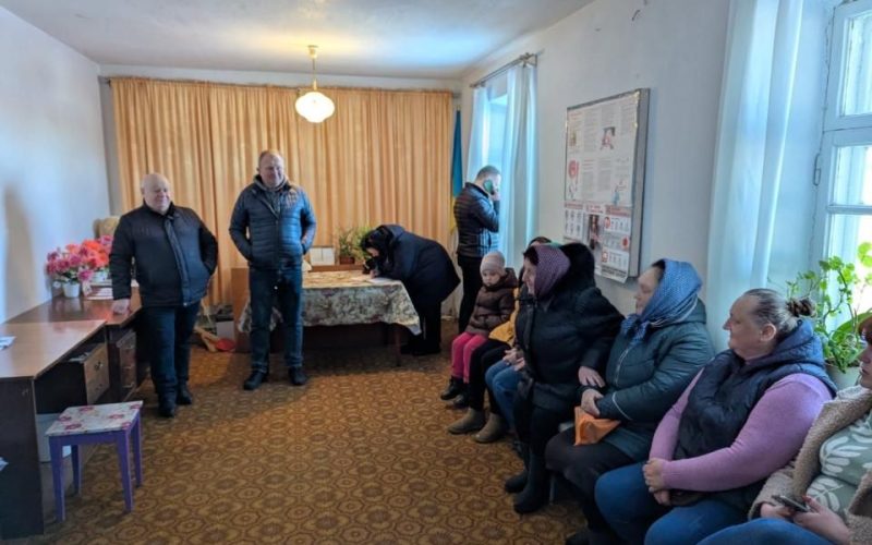 Мер Овруча вийшов в люди: говорили про дороги, соціальне забезпечення та чорнобильські виплати